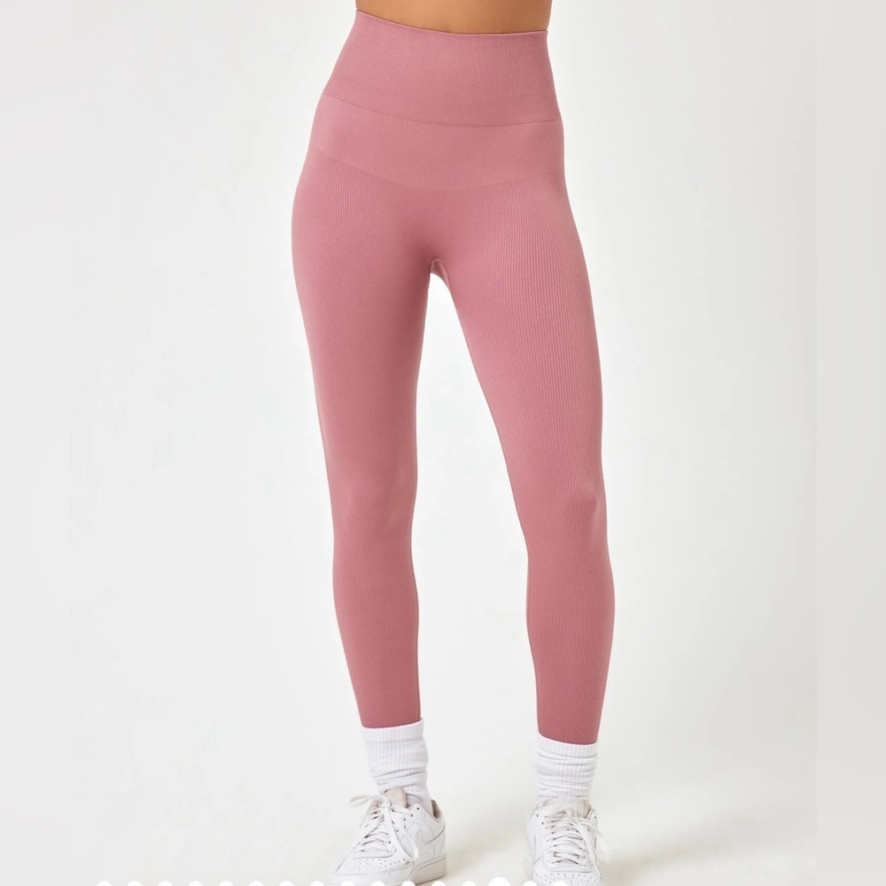 L*SPACE Mauve Ribbed High Waisted Leggings Pink Activewear Size M/L NWT
